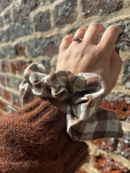 Luxury gingham linen scrunchie - Brownie